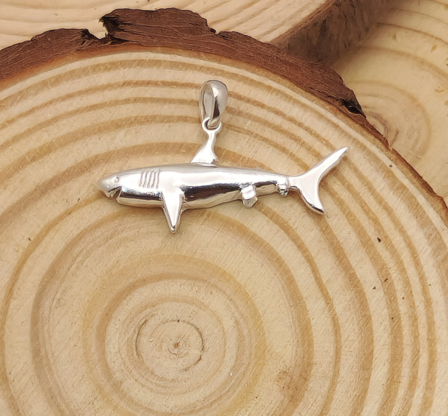 Shark Penadnt
